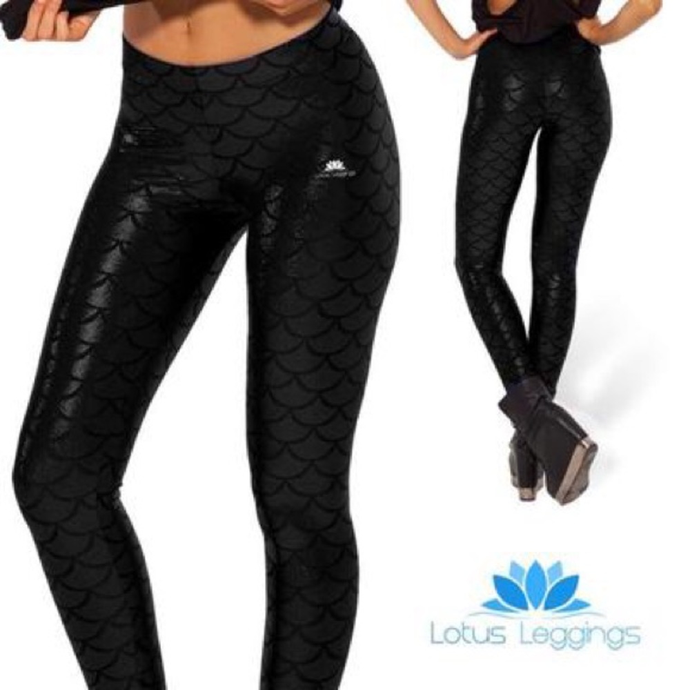 Black mermaid lotus leggings size XS-S